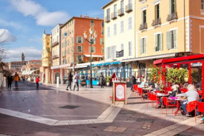 Proche du Cours Saleya et de la plage, dans le vieux Nice, spacieux et climatisé